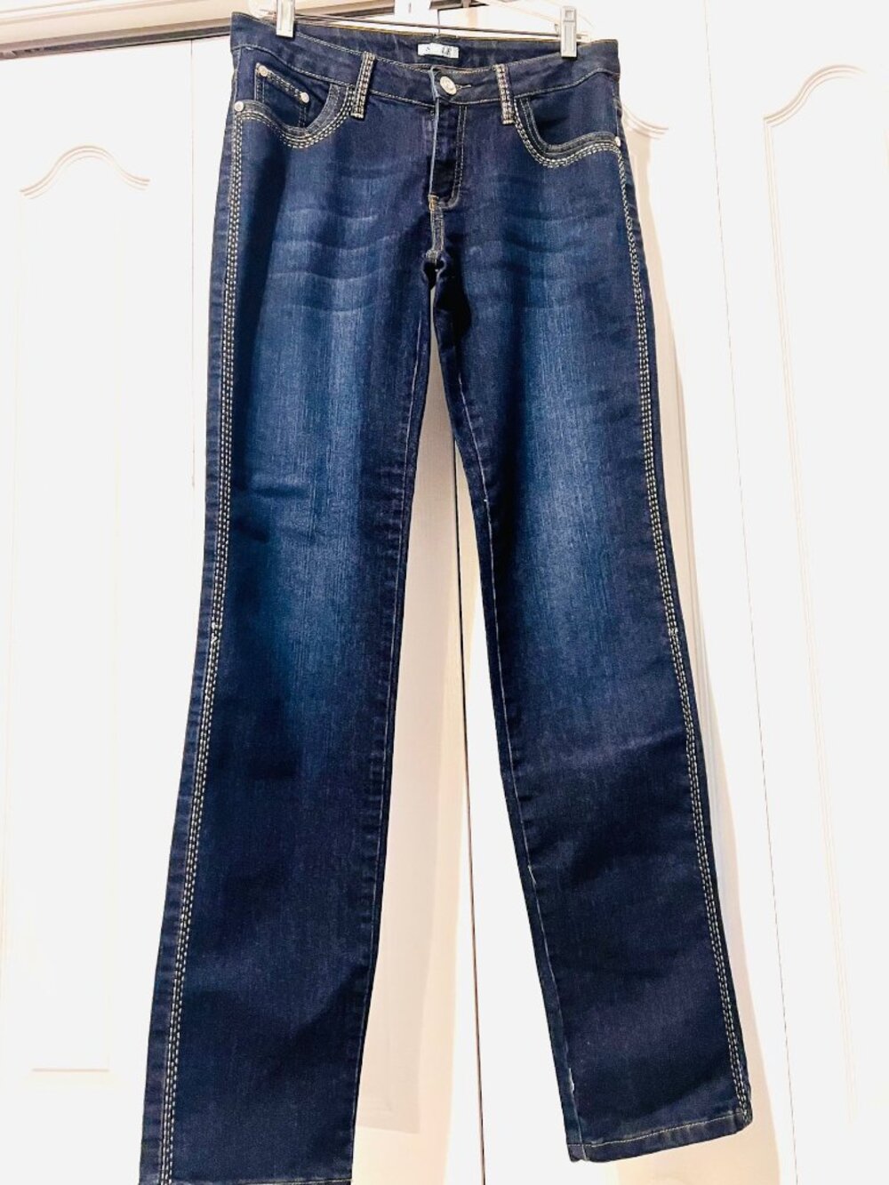 Style Women's Bling Size 2 Jeans-Stretch-Straight-Silver/Diamond Trim-Casual